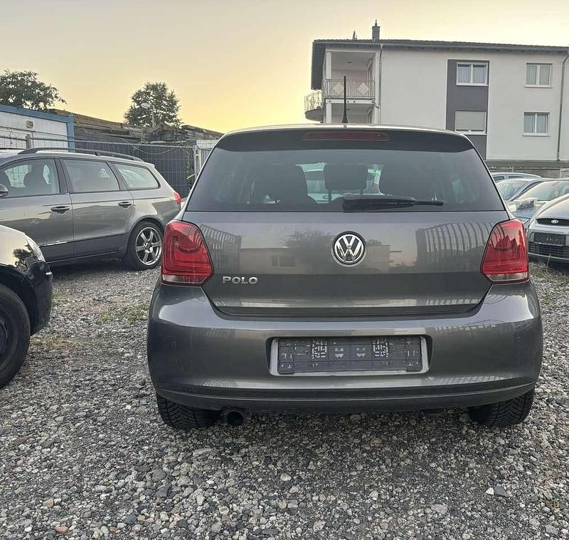 Grau Gebraucht 2010 VW Polo Comfortline Limousine | 2.470 € (Superpreis) - Bild 1/4