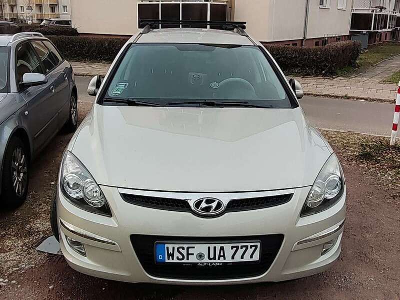 Silber Gebraucht 2009 Hyundai i30 Comfort Kombi | 2.400 € (Guter Preis) - Bild 1/4