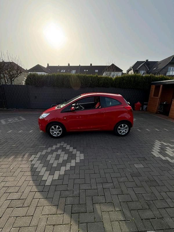 Gebraucht Ford Ka Cool & Sound Edition 69 PS (50 kW) 2014 Rot Kleinwagen