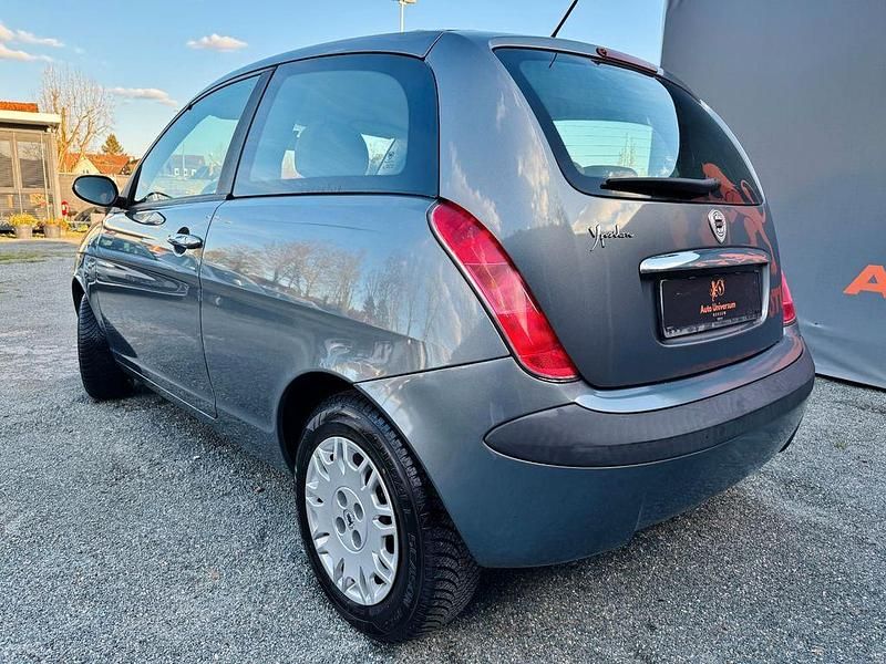 Gebraucht Lancia Ypsilon 95 PS (69 kW) 2003 Grau Kleinwagen