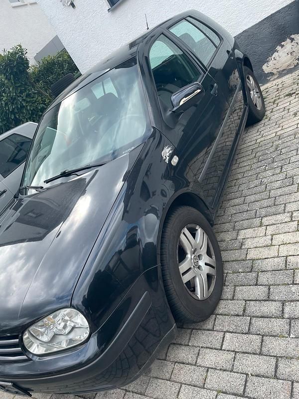 Usata VW Golf IV 101 CV (74 kW) 2000 Nero Berlina