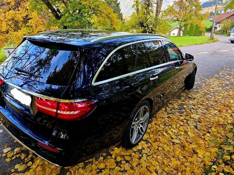 Gebraucht Mercedes E220 AMG 194 PS (142 kW) 2017 Blau Kombi