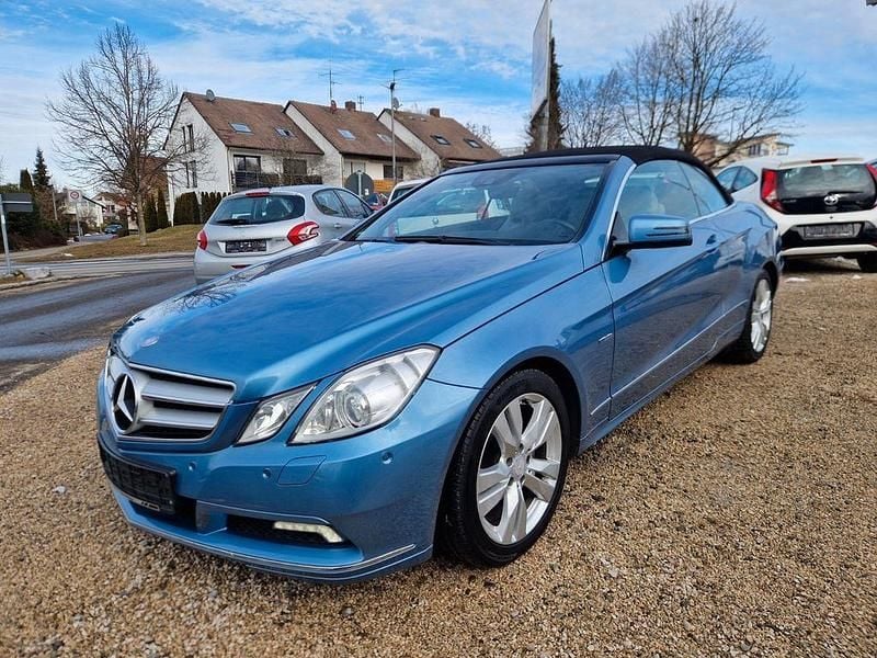 Blau Gebraucht 2010 Mercedes E200 Avantgarde Cabrio | 9.999 € (Fairer Preis) - Bild 1/4