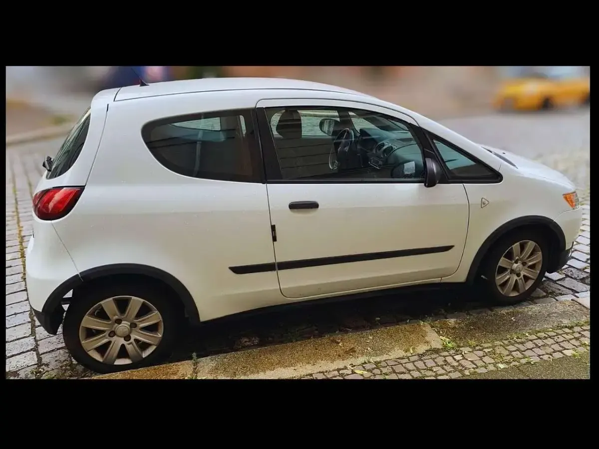 Gebraucht Mitsubishi Colt 75 PS (55 kW) 2010 Weiß Kleinwagen