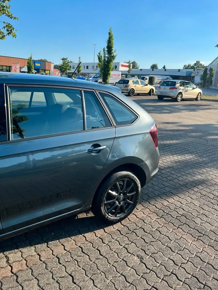 Gebraucht Skoda Rapid 110 PS (80 kW) 2019 Grau Kleinwagen