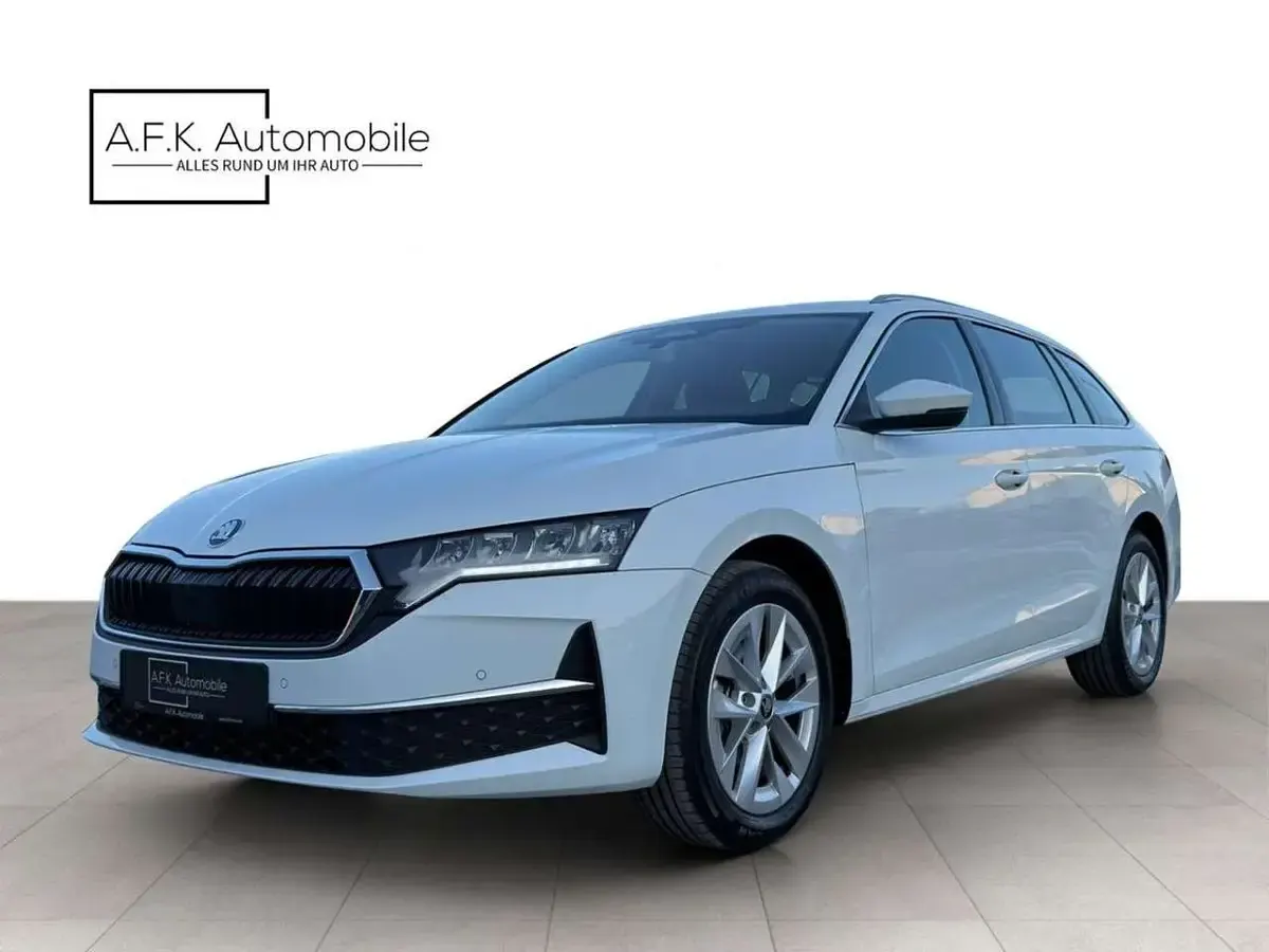 Gebraucht Skoda Octavia Selection 150 PS (110 kW) 2025 Moonweiss metallic Kombi