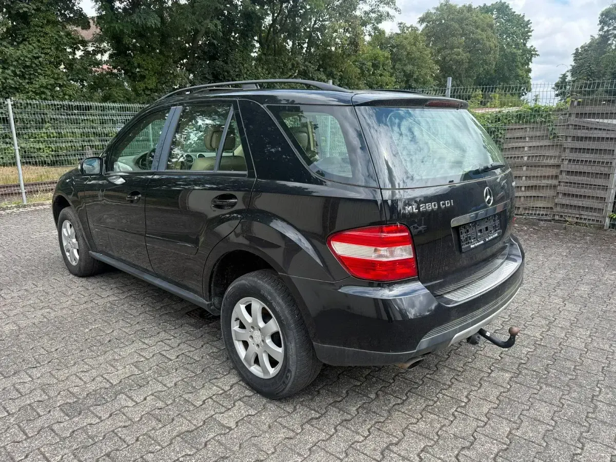 Gebraucht Mercedes ML280 190 PS (139 kW) 2008 Schwarz SUV