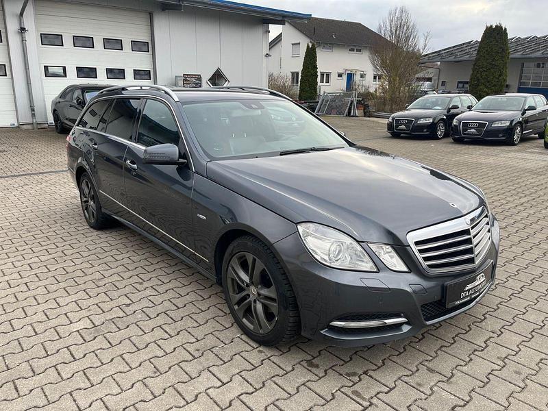 Gebraucht Mercedes E220 170 PS (125 kW) 2011 Grau Kombi