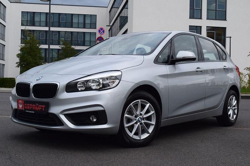 Silber Gebraucht 2017 BMW 218 Active Tourer Advantage Van / Kleinbus | 16.999 € (Fairer Preis) - Bild 1/4