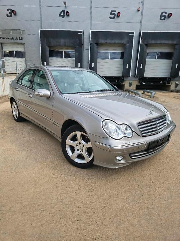 Silber Gebraucht 2006 Mercedes C280 Limousine | 3.990 € (Etwas zu teuer) - Bild 1/4