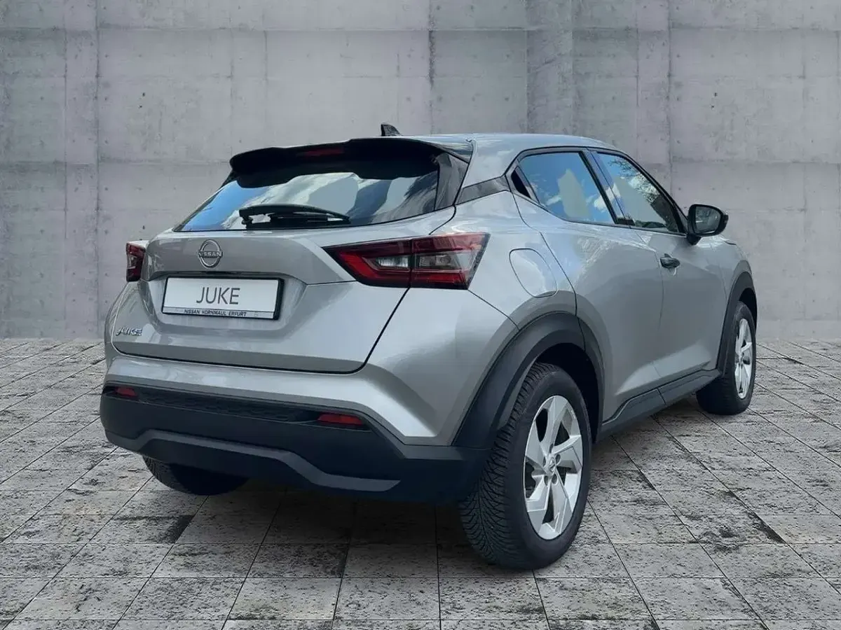 Gebraucht Nissan Juke Acenta 114 PS (83 kW) 2024 Silver (m) SUV