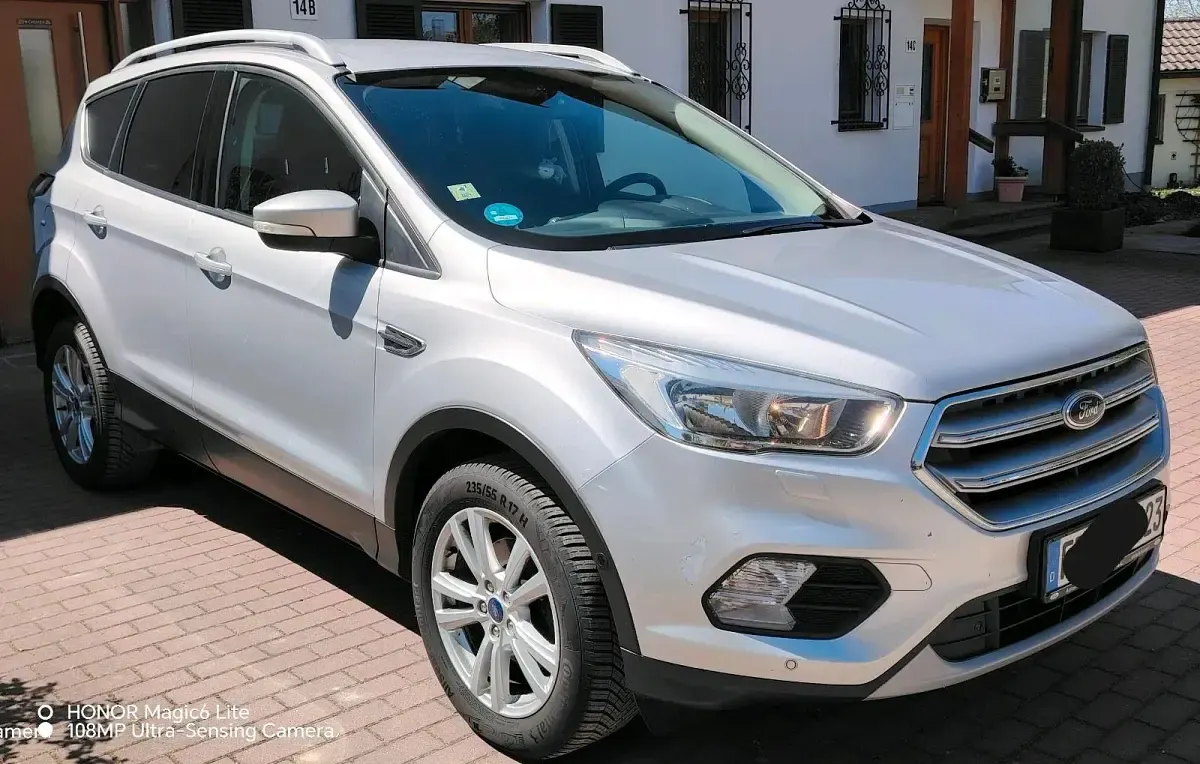 Second-hand Ford Kuga Trend 150 CP (110 kW) 2018 Argintiu SUV