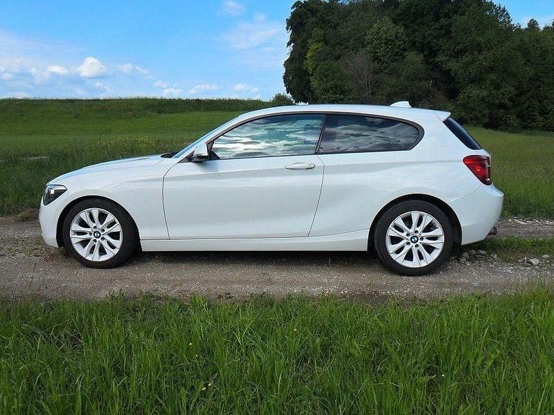 Weiß Gebraucht 2014 BMW 116 Kleinwagen | 8.250 € (Guter Preis) - Bild 1/4