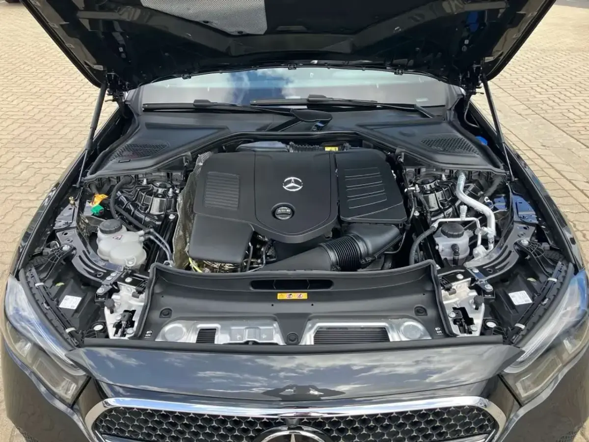 Gebraucht Mercedes E300 313 PS (230 kW) 2025 Grau Limousine