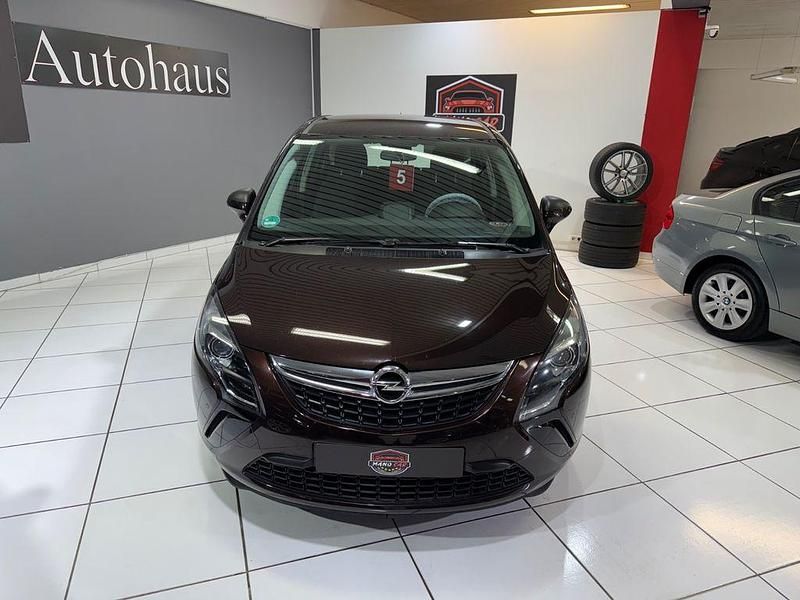 Braun Gebraucht 2015 Opel Zafira Tourer Selection Van / Kleinbus | 7.499 € (Guter Preis) - Bild 1/4