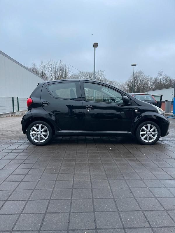 Gebraucht Toyota Aygo 68 PS (50 kW) 2007 Schwarz Kleinwagen