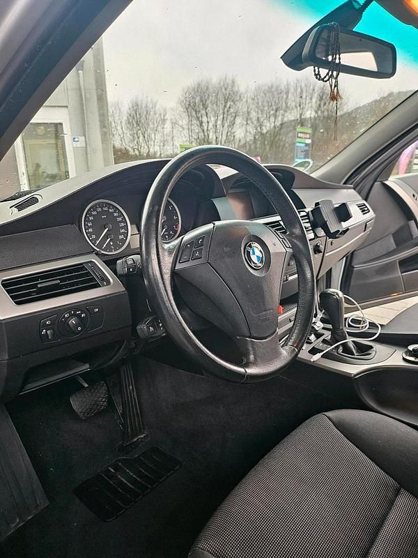 Gebraucht BMW 520 170 PS (125 kW) 2004 Silber Limousine