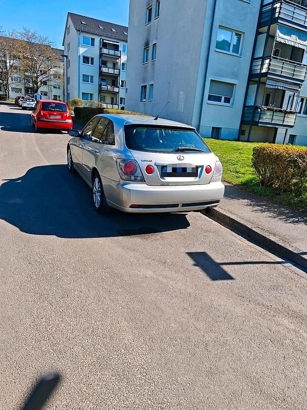 Second-hand Lexus IS200 150 CP (110 kW) 2004 Gri Break