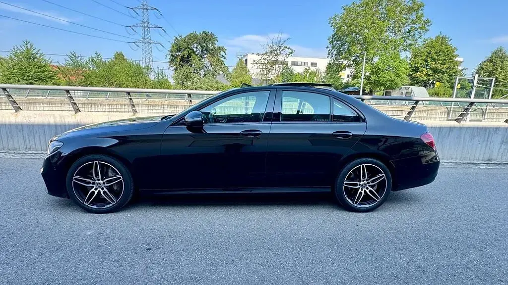 Gebraucht Mercedes E400 Night 340 PS (250 kW) 2020 Obsidianschwarzmetallic Limousine