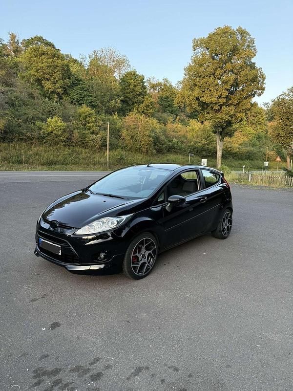 Schwarz Gebraucht 2010 Ford Fiesta Limousine | 3.000 € (Fairer Preis) - Bild 1/4