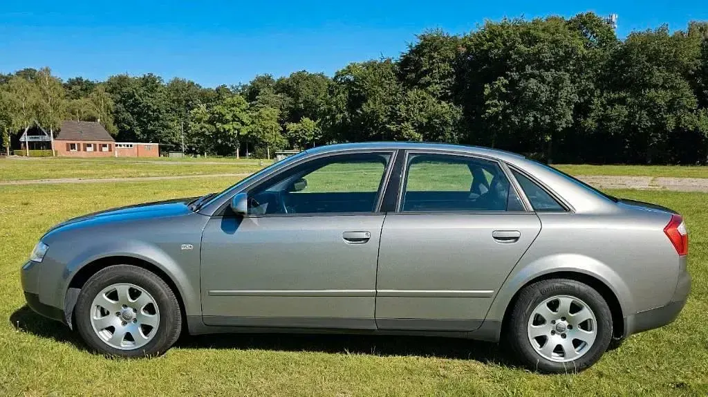 Gebraucht Audi A4 Basis 102 PS (75 kW) 2002 Silber Limousine