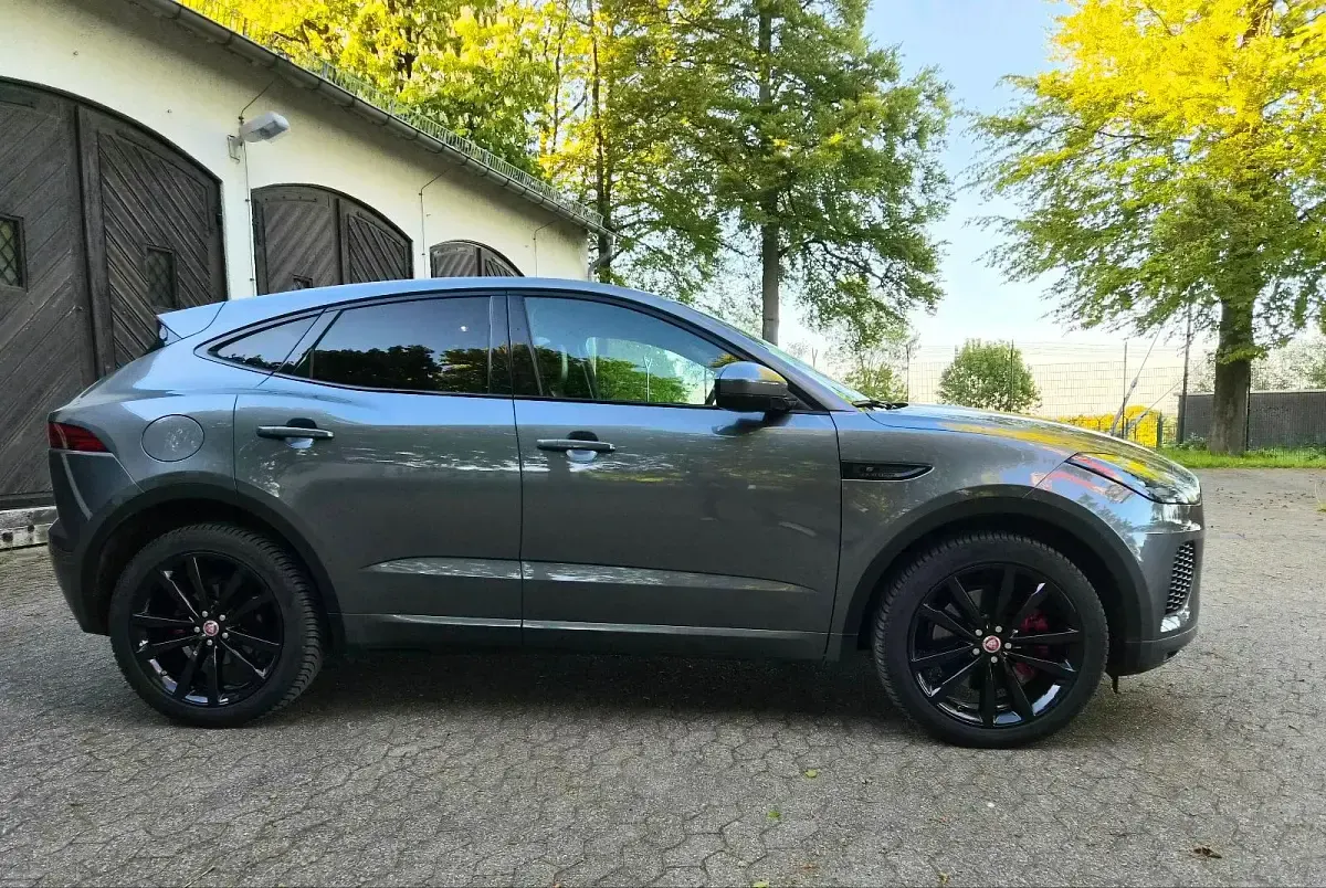Second-hand Jaguar E-Pace R-Dynamic 180 CP (132 kW) 2020 Gri SUV