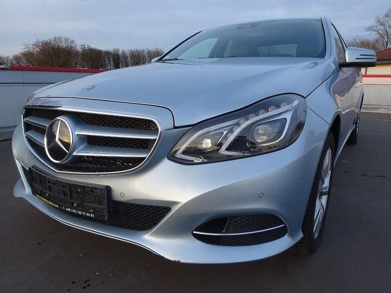 Silber Gebraucht 2014 Mercedes E350 Limousine | 14.990 € (Superpreis) - Bild 1/4