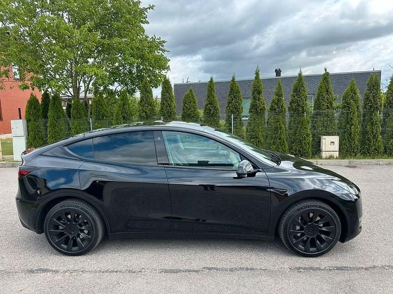 Schwarz Gebraucht 2022 Tesla Model Y Long Range SUV | 33.990 € (Fairer Preis) - Bild 1/4