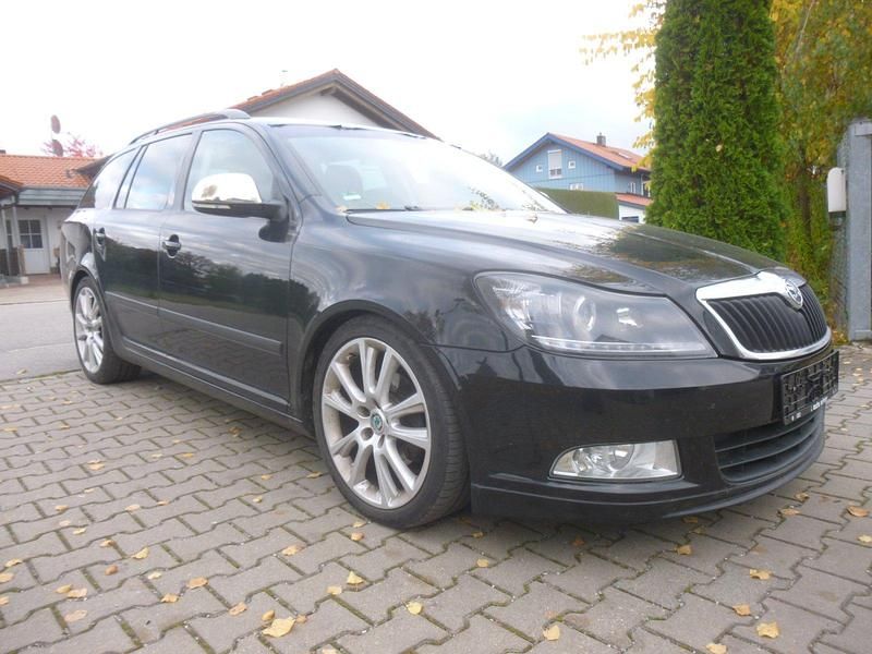 Schwarz Gebraucht 2012 Skoda Octavia Kombi | 2.400 € (Superpreis) - Bild 1/4
