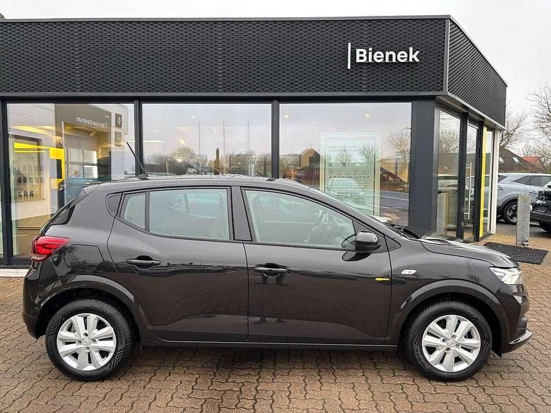 Schwarz Gebraucht 2022 Dacia Sandero Comfort Limousine | 10.850 € (Guter Preis) - Bild 1/4