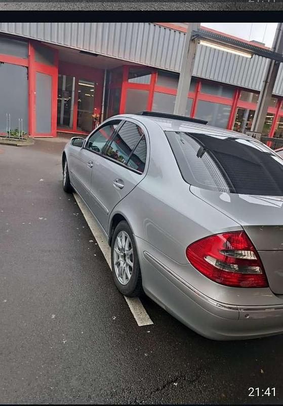 Gebraucht Mercedes E220 Elegance 150 PS (110 kW) 2002 Silber Limousine