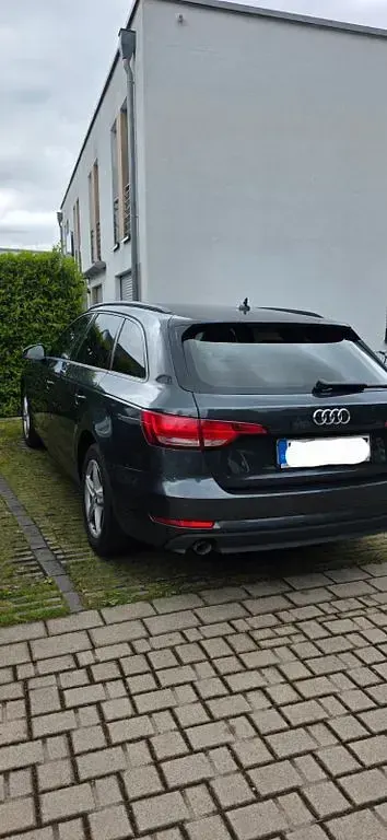 Używany Audi A4 Design 150 KM (110 kW) 2018 Szary Kombi