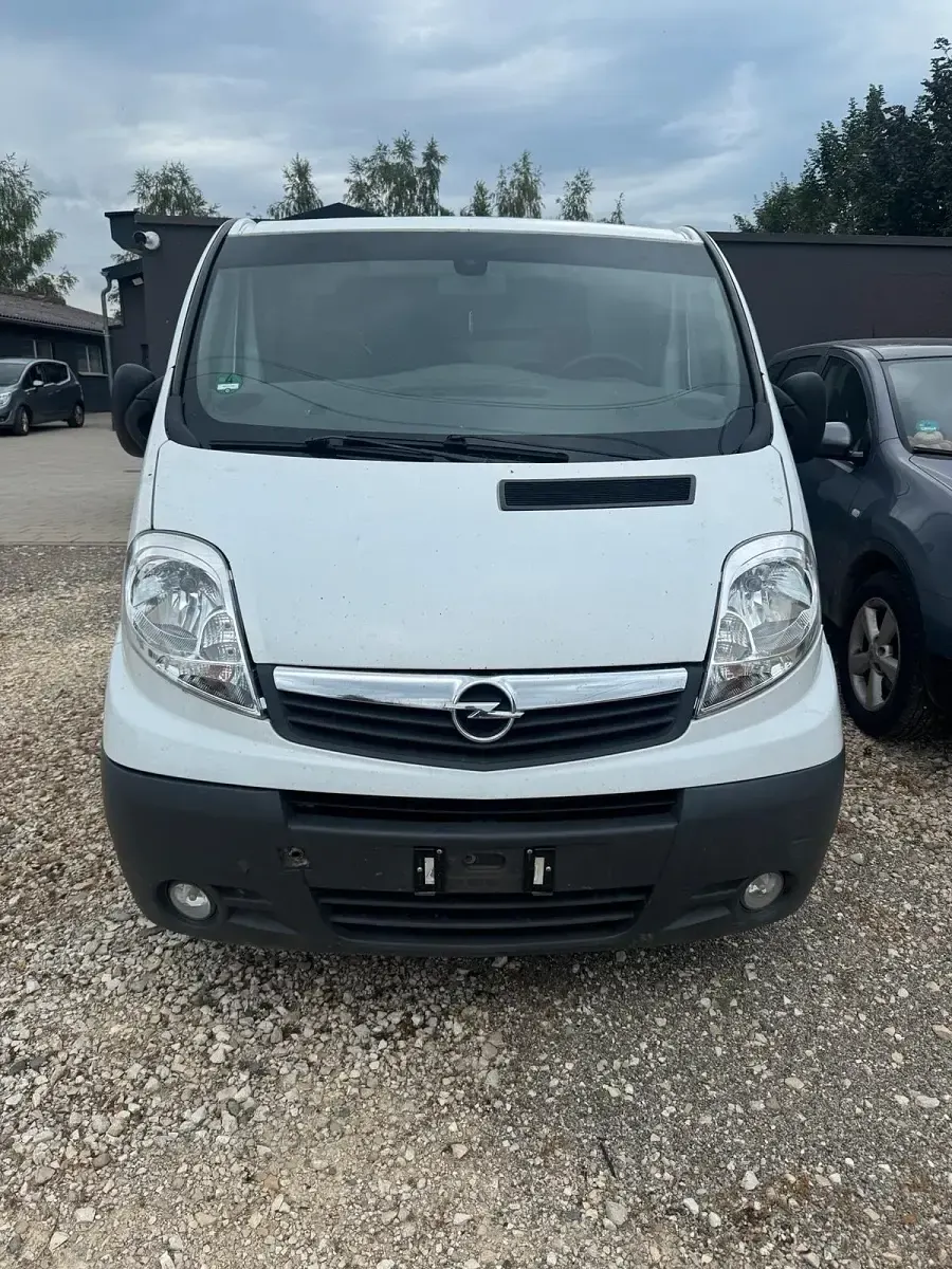 Gebraucht Opel Vivaro 115 PS (84 kW) 2012 Weiß Van / Kleinbus
