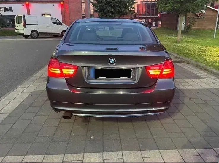 Gebraucht BMW 318 143 PS (105 kW) 2009 Grün Limousine