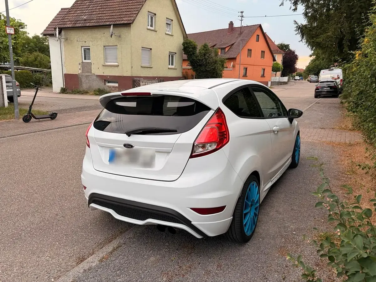Gebraucht Ford Fiesta ST 182 PS (133 kW) 2014 Weiß Kleinwagen