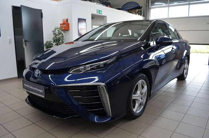Gebraucht Toyota Mirai Basis 182 PS (133 kW) 2019 Blau Limousine