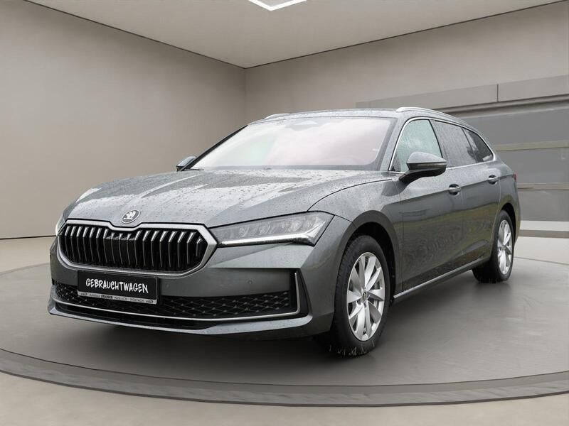 Graphite grey Gebraucht 2024 Skoda Superb Selection Kombi | 33.589 € (Guter Preis) - Bild 1/4