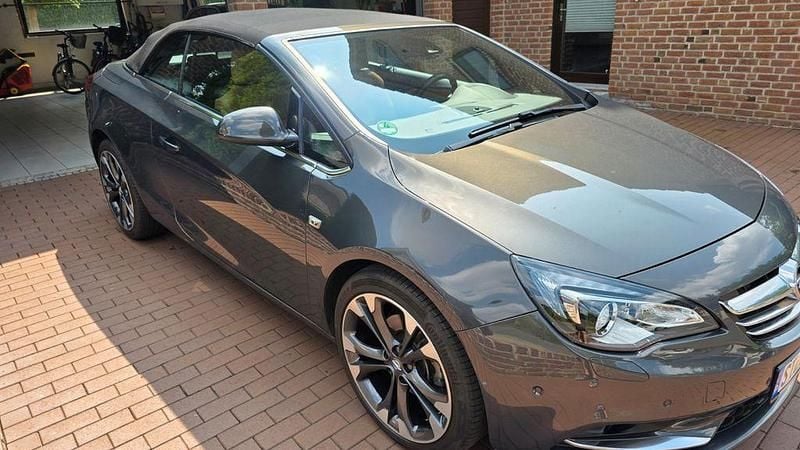 Beige Gebraucht 2015 Opel Cascada Innovation Cabrio | 15.490 € (Etwas zu teuer) - Bild 1/4