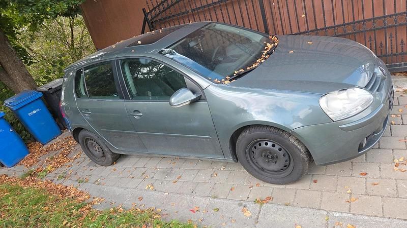 Grün Gebraucht 2004 VW Golf V Limousine | 1.950 € (Guter Preis) - Bild 1/4