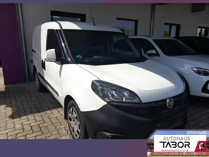 Usata Fiat Doblò 90 CV (66 kW) 2023 Bianco Monovolume