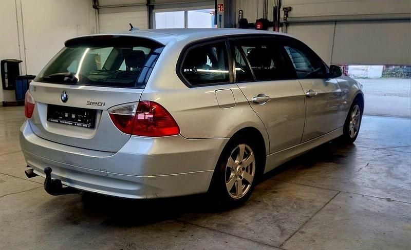 Gebraucht BMW 320 150 PS (110 kW) 2007 Silber Kombi