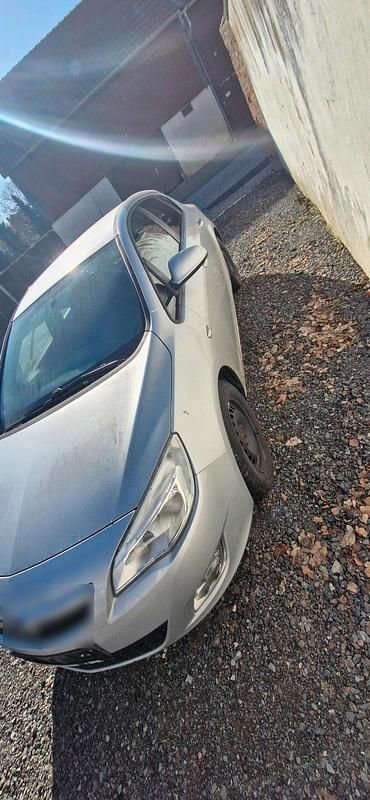 Usata Opel Astra 95 CV (69 kW) 2011 Argento Berlina