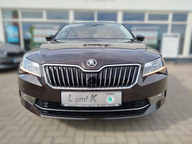Gebraucht Skoda Superb Style 150 PS (110 kW) 2017 Magnetic brown metallic (metallic) Kombi