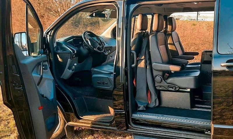 Gebraucht Ford Tourneo 170 PS (125 kW) 2018 Schwarz Van / Kleinbus