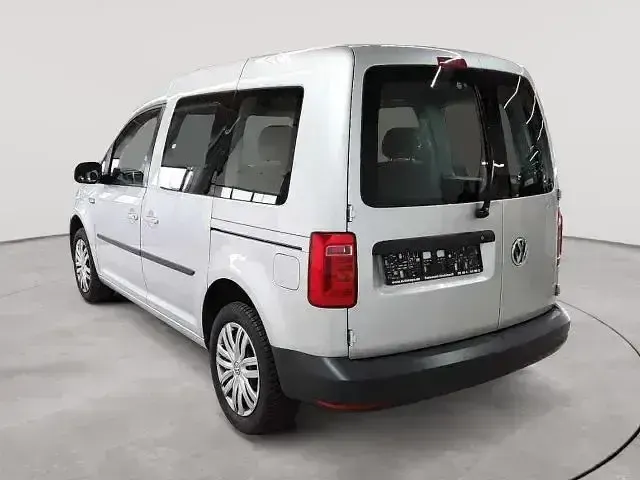 Używany VW Caddy Trendline 125 KM (91 kW) 2018 Srebrny Minivan