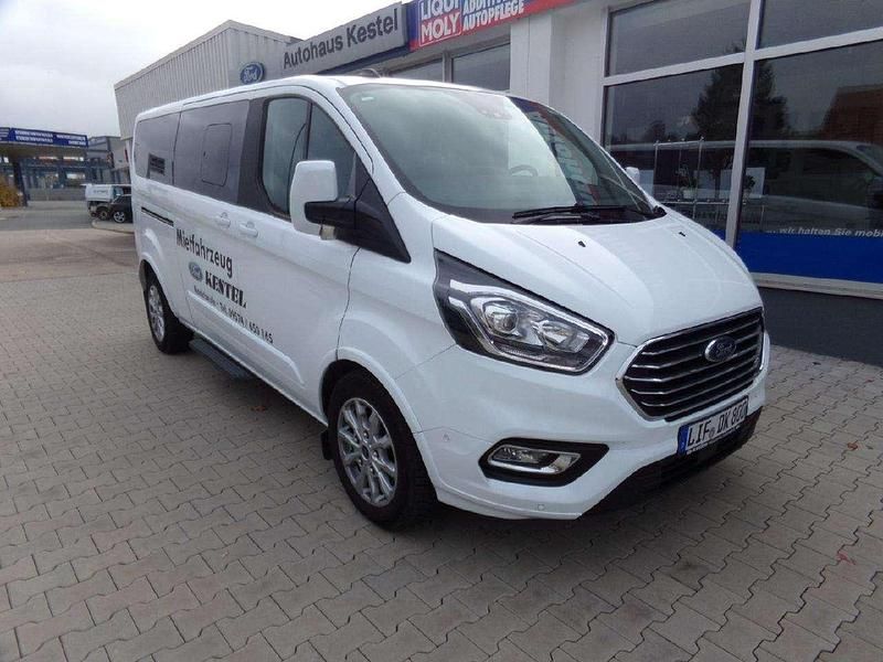 Gebraucht Ford Tourneo Titanium 150 PS (110 kW) 2023 Frostweiß Van / Kleinbus