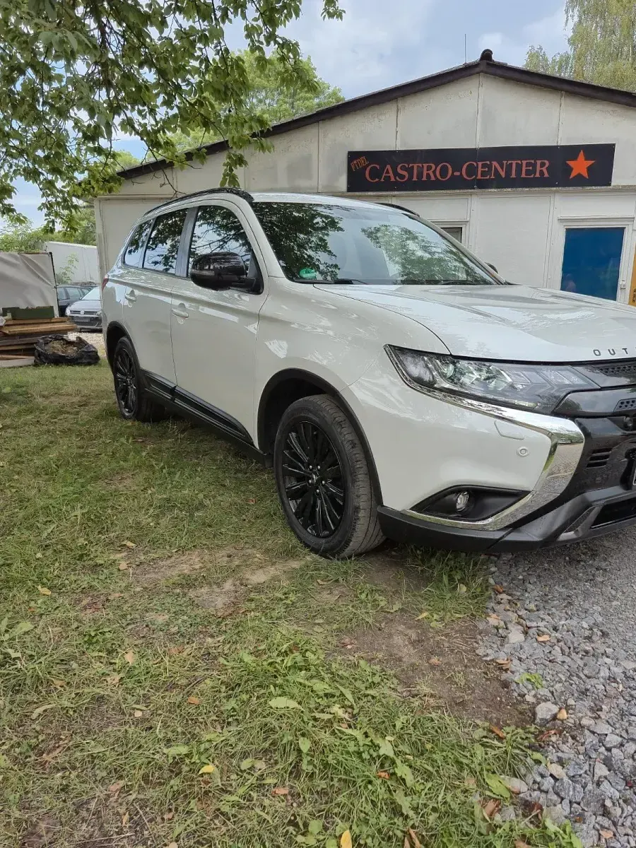 Gebraucht Mitsubishi Outlander Edition 150 PS (110 kW) 2020 Weiß SUV