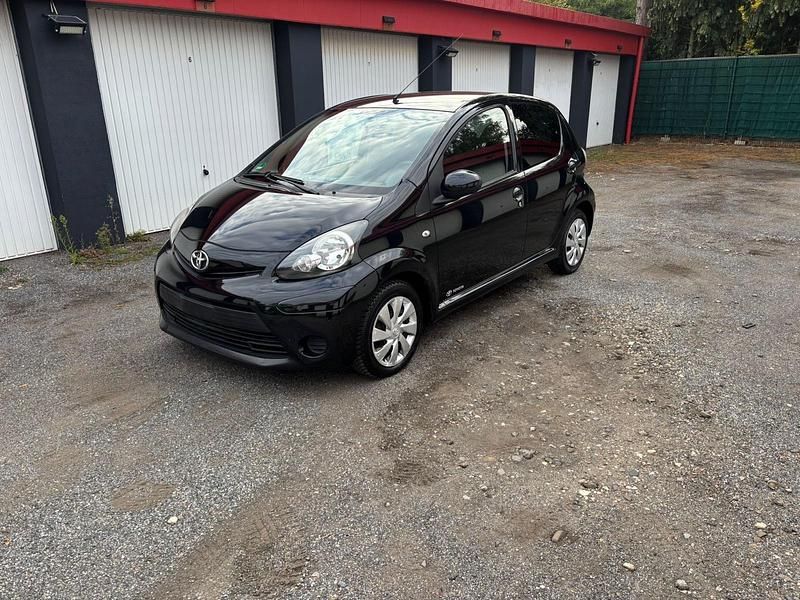 Schwarz Gebraucht 2012 Toyota Aygo Kleinwagen | 2.850 € (Guter Preis) - Bild 1/4