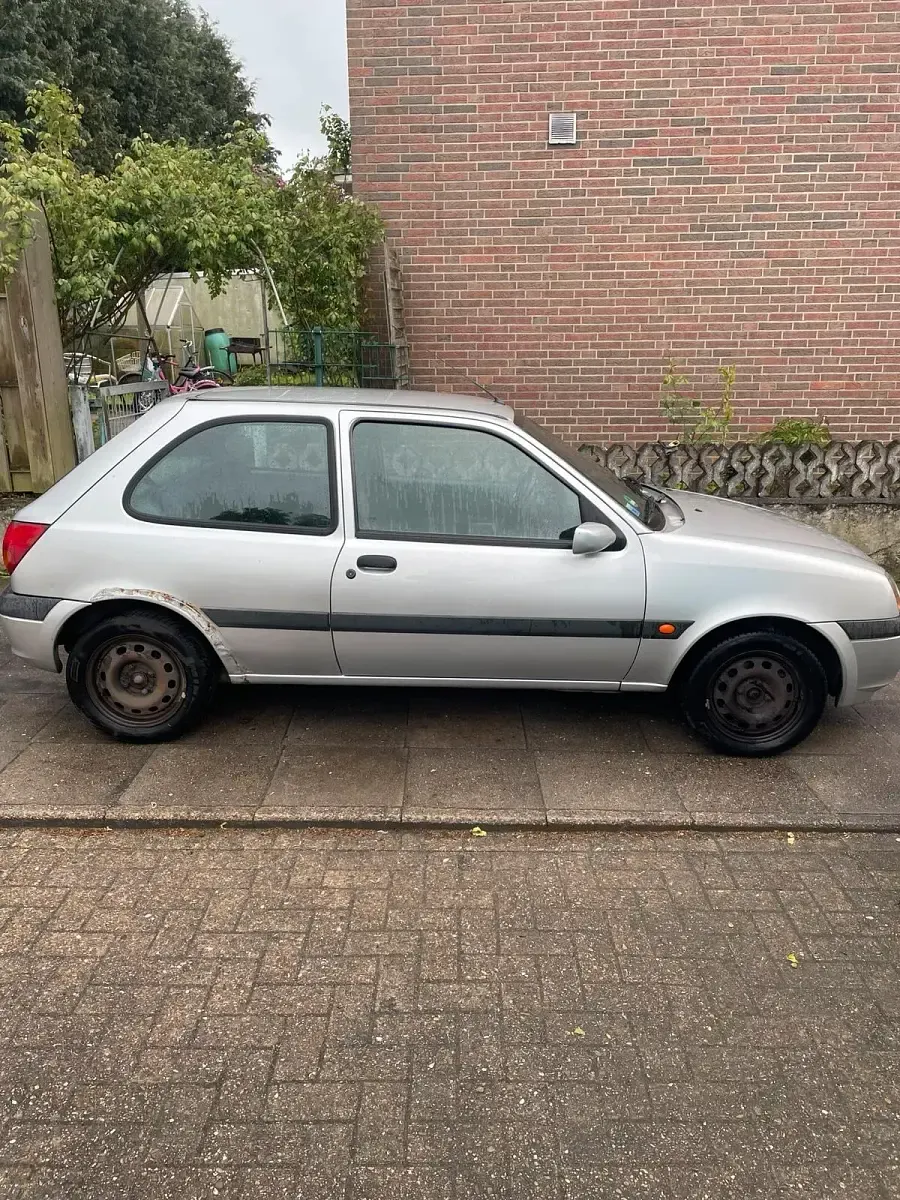 Gebraucht Ford Fiesta 60 PS (44 kW) 2002 Silber Kleinwagen