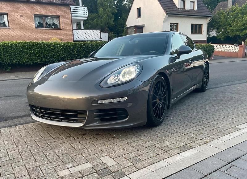 Grau Gebraucht 2015 Porsche Panamera Limousine | 26.999 € (Fairer Preis) - Bild 1/4